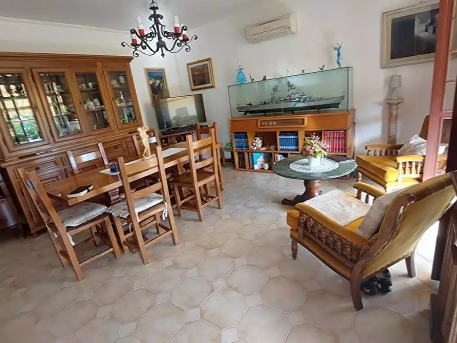 Immagine 3 di Appartamento in vendita  a Massa