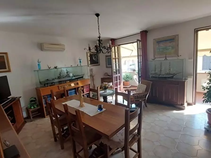 Immagine 5 di Appartamento in vendita  a Massa