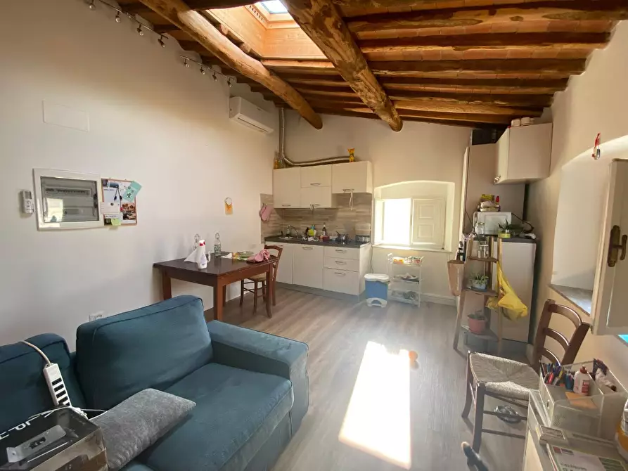 Immagine 2 di Appartamento in affitto  a Lucca