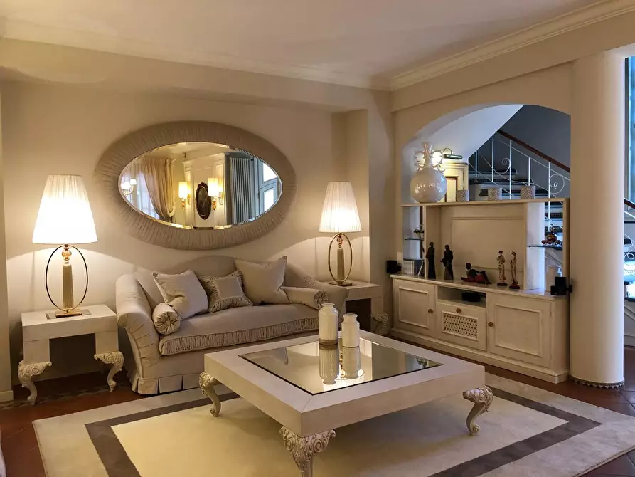 Immagine 2 di Villa in vendita  a Fucecchio