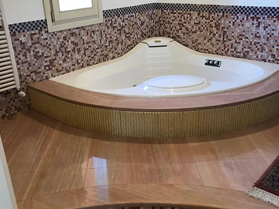 Immagine 10 di Villa in vendita  a Fucecchio