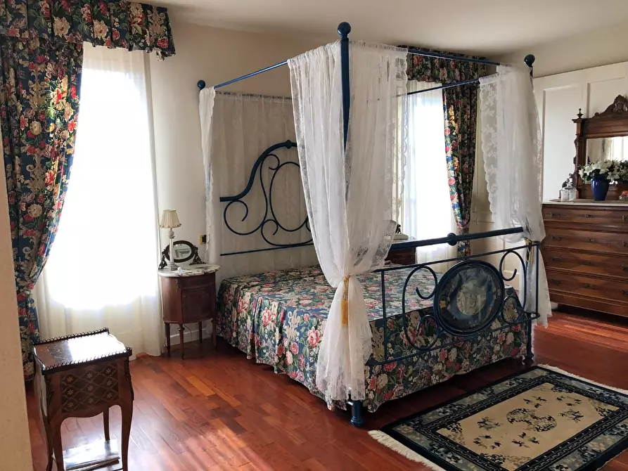 Immagine 9 di Villa in vendita  a Fucecchio