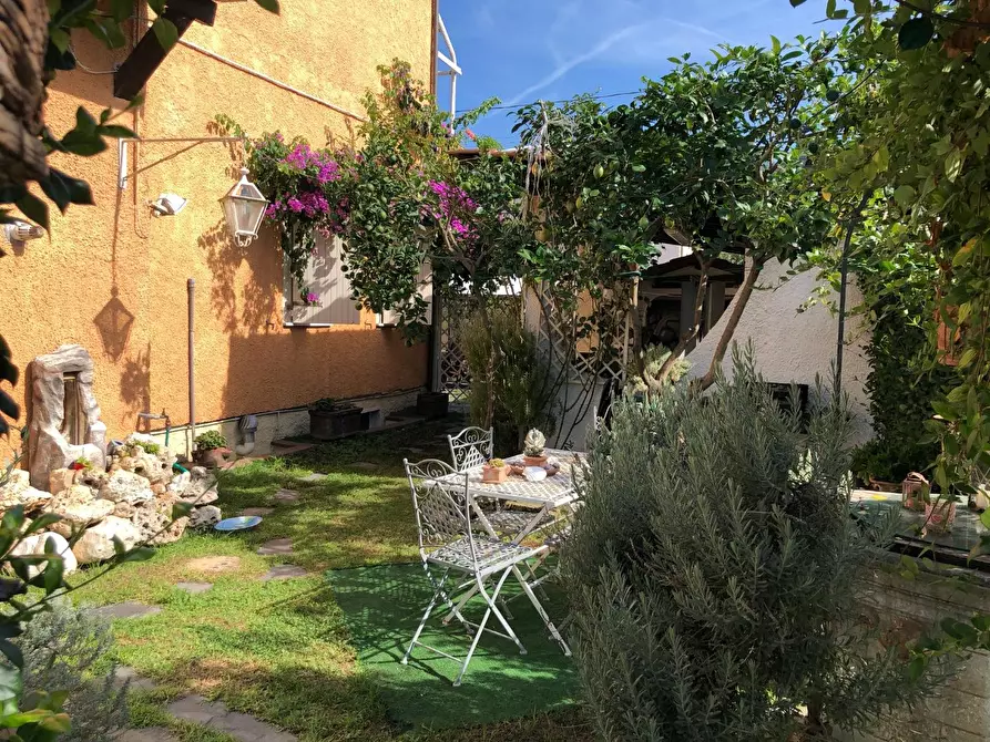 Immagine 26 di Casa semindipendente in vendita  a Montignoso