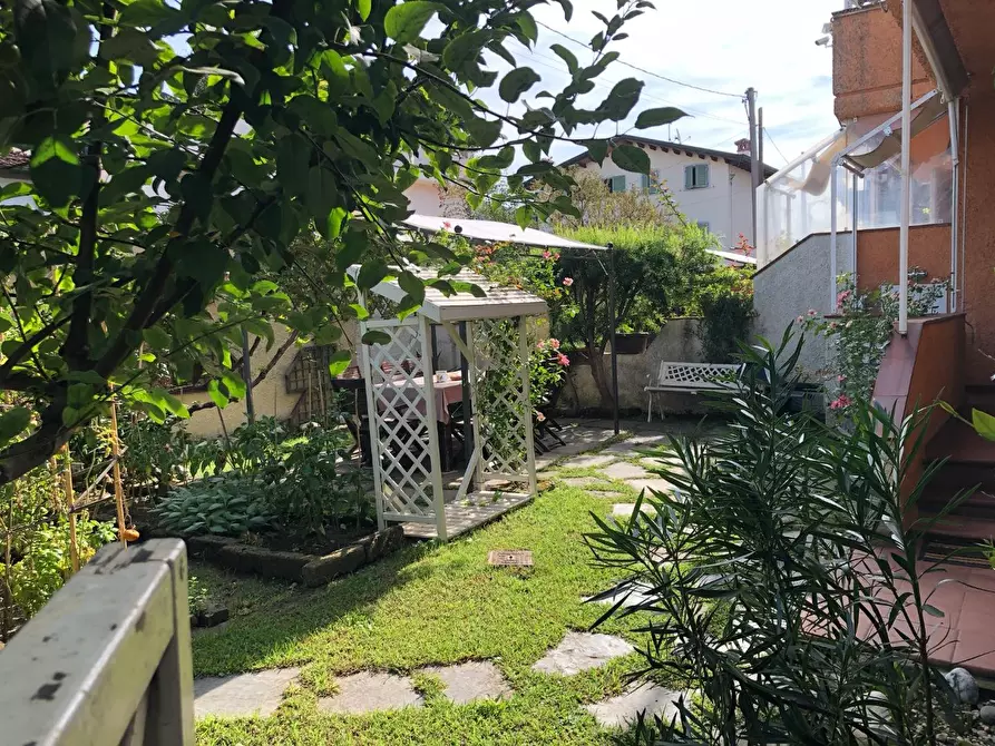 Immagine 27 di Casa semindipendente in vendita  a Montignoso