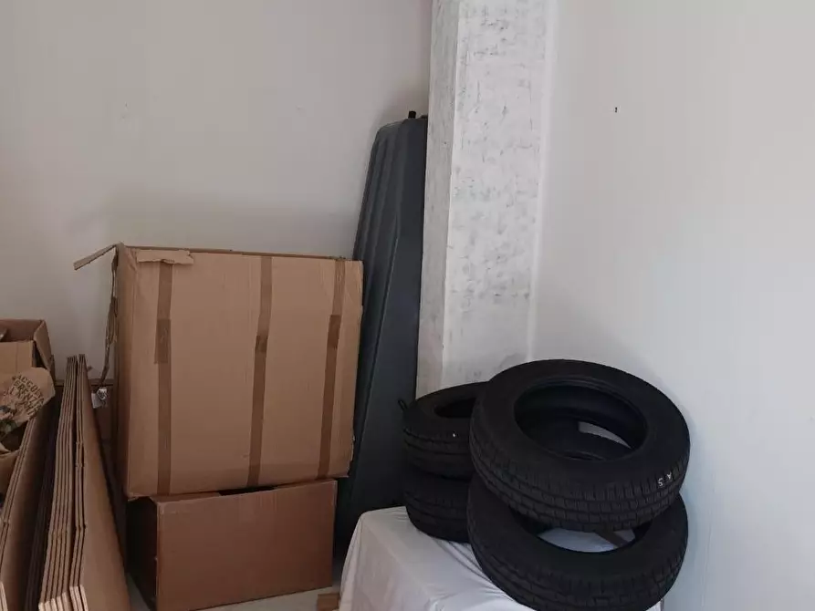 Immagine 2 di Ufficio in vendita  a Cascina