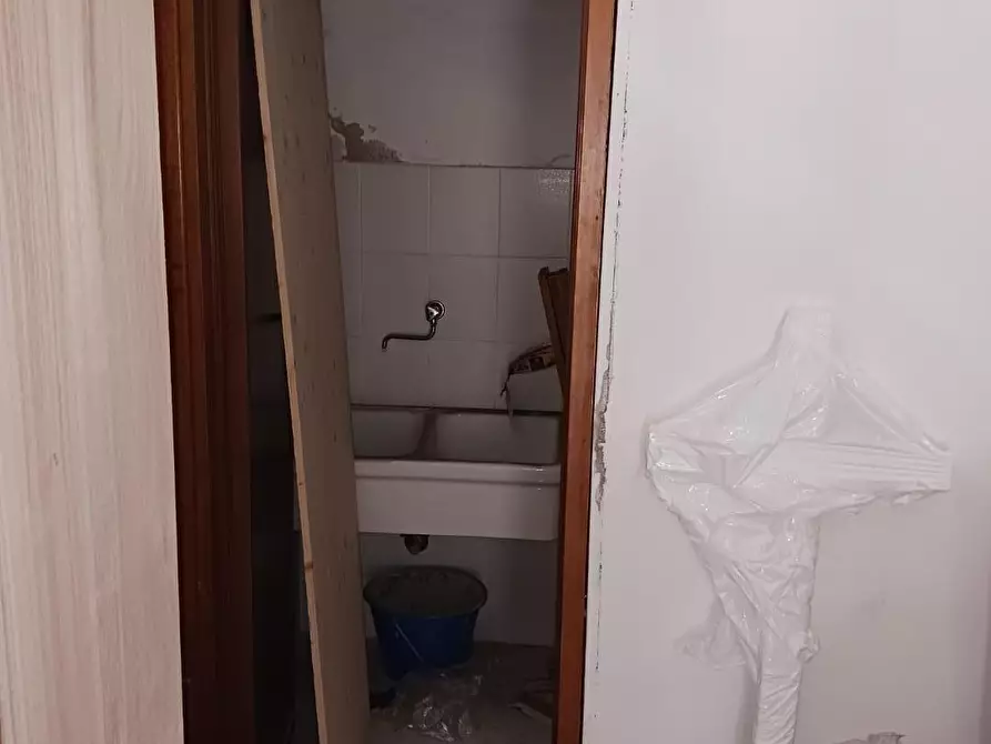 Immagine 7 di Ufficio in vendita  a Cascina