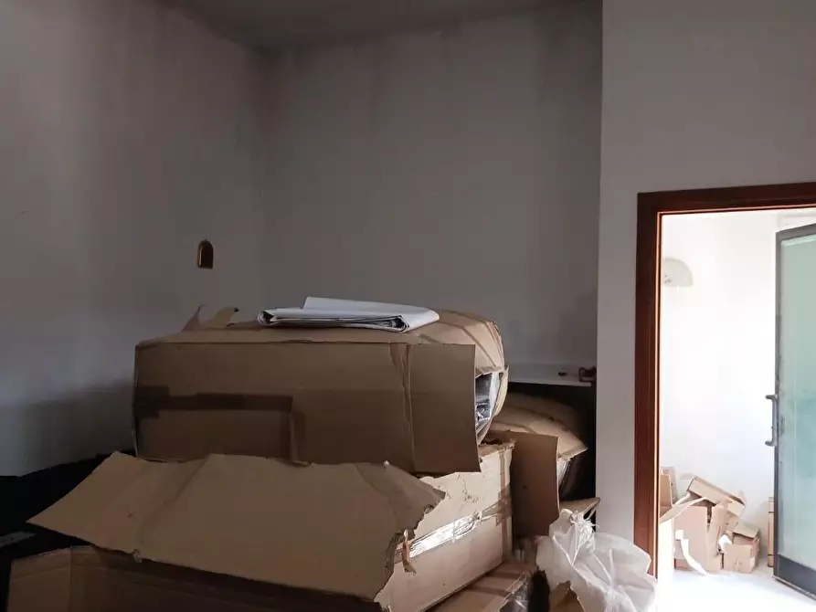 Immagine 4 di Ufficio in vendita  a Cascina