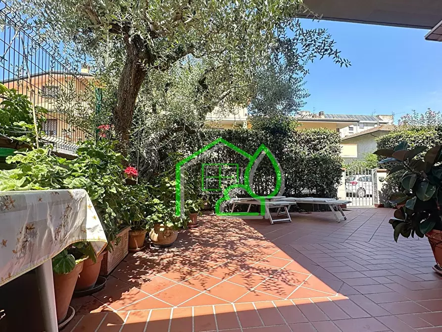 Immagine 36 di Villetta a schiera in vendita  a Viareggio