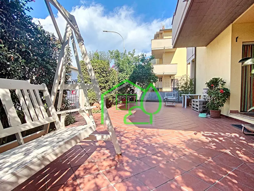 Immagine 5 di Villetta a schiera in vendita  a Viareggio