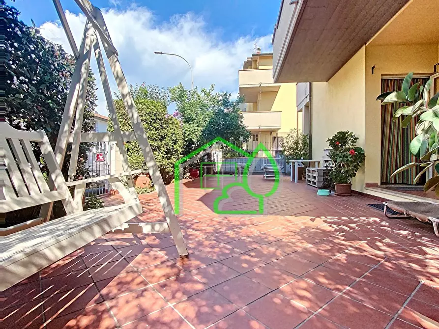 Immagine 4 di Villetta a schiera in vendita  a Viareggio