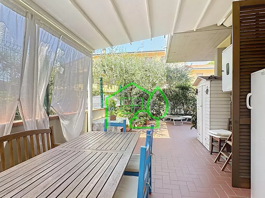 Immagine 35 di Villetta a schiera in vendita  a Viareggio