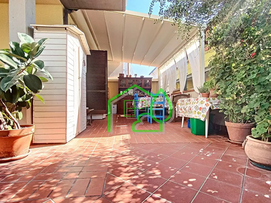 Immagine 1 di Villetta a schiera in vendita  a Viareggio