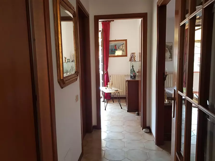 Immagine 5 di Appartamento in vendita  a Massa