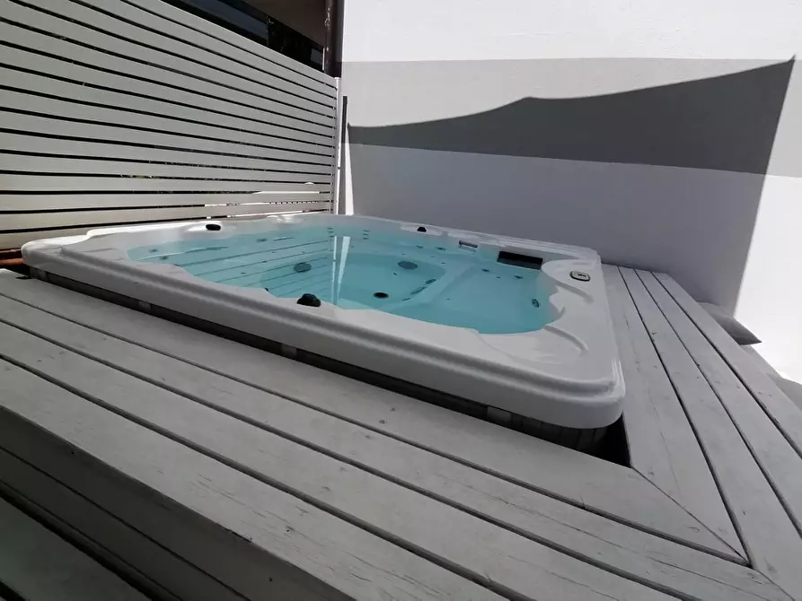 Immagine 5 di Albergo/B&B/Residence in vendita  a Carrara