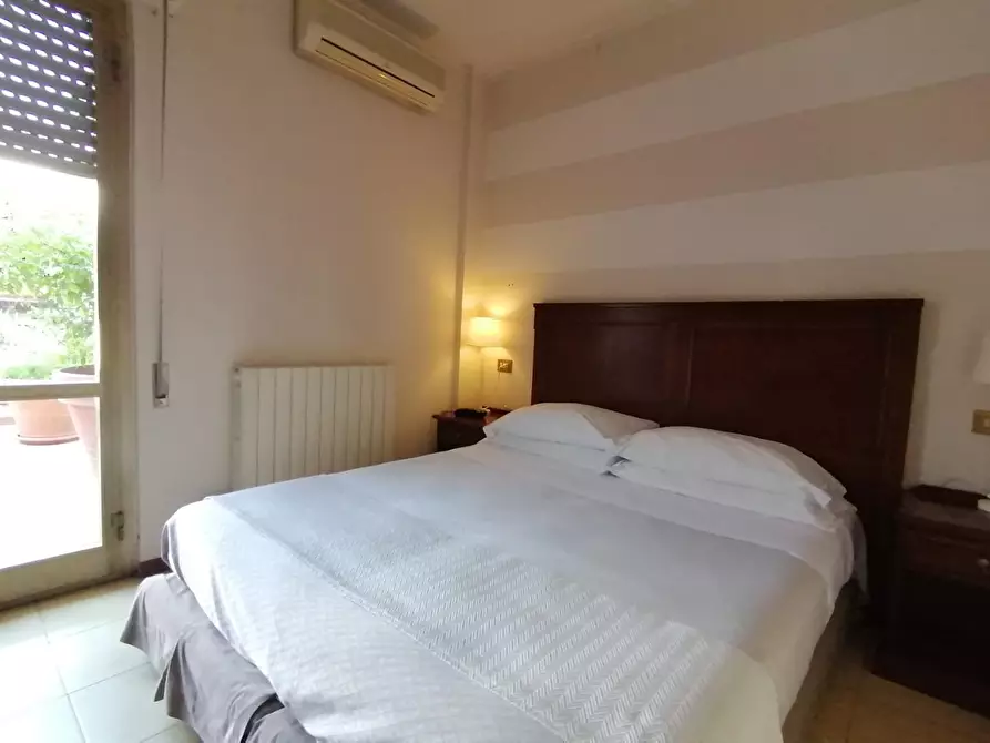 Immagine 2 di Albergo/B&B/Residence in vendita  a Carrara