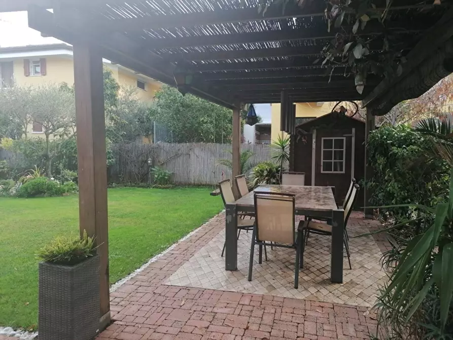 Immagine 4 di Porzione di casa in vendita  a Ortonovo