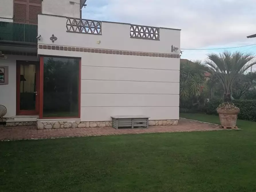 Immagine 3 di Porzione di casa in vendita  a Ortonovo