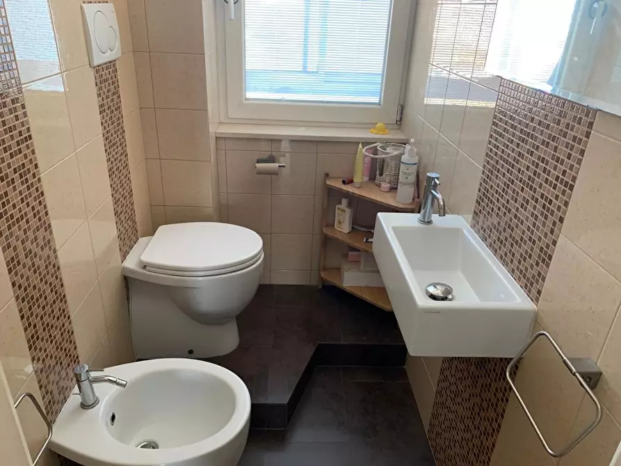 Immagine 8 di Appartamento in vendita  a Livorno