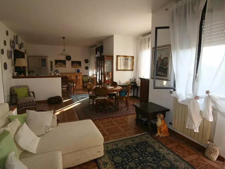 Immagine 4 di Appartamento in vendita  a Castelnuovo Magra