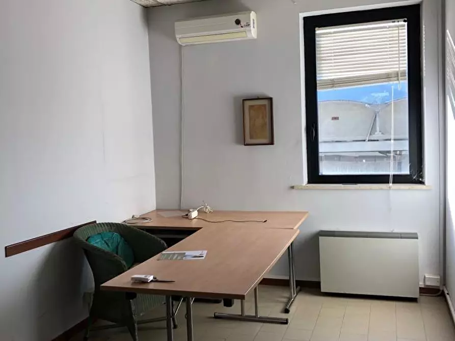 Immagine 3 di Ufficio in affitto  a Capannori