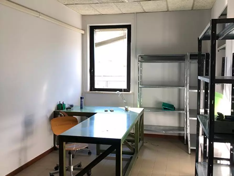 Immagine 2 di Ufficio in affitto  a Capannori