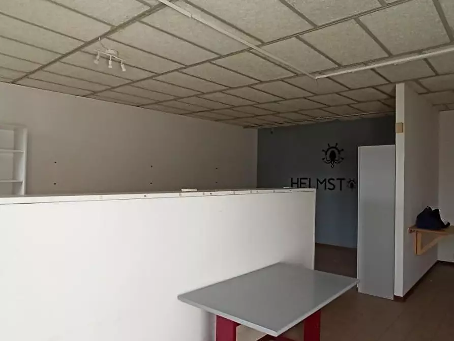 Immagine 4 di Ufficio in affitto  a Capannori