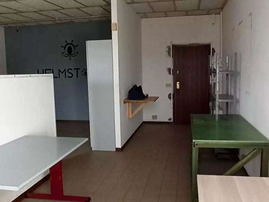 Immagine 14 di Ufficio in affitto  a Capannori