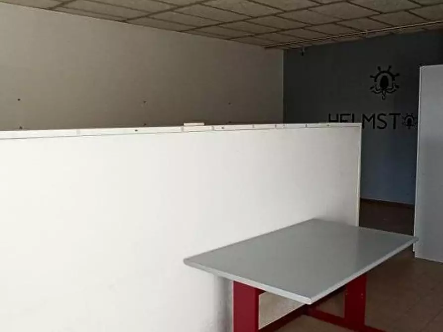Immagine 15 di Ufficio in affitto  a Capannori