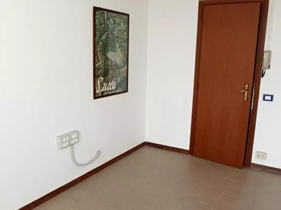 Immagine 9 di Ufficio in affitto  a Capannori