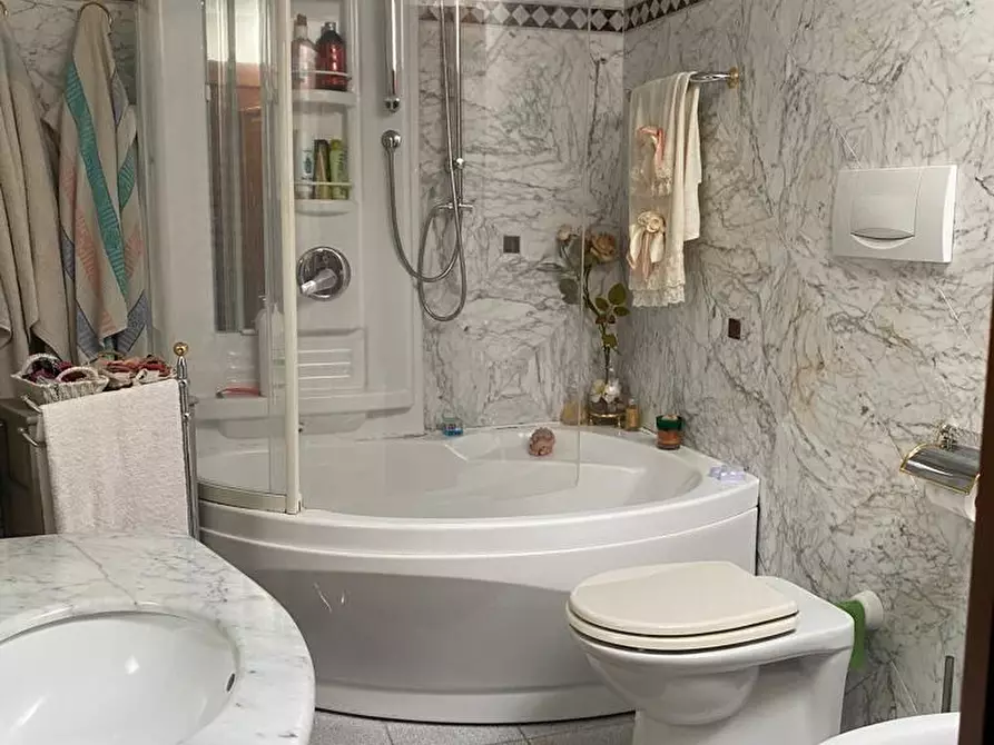 Immagine 4 di Appartamento in vendita  a Carrara