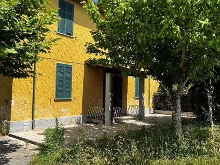Immagine 1 di Porzione di casa in vendita  a Montignoso