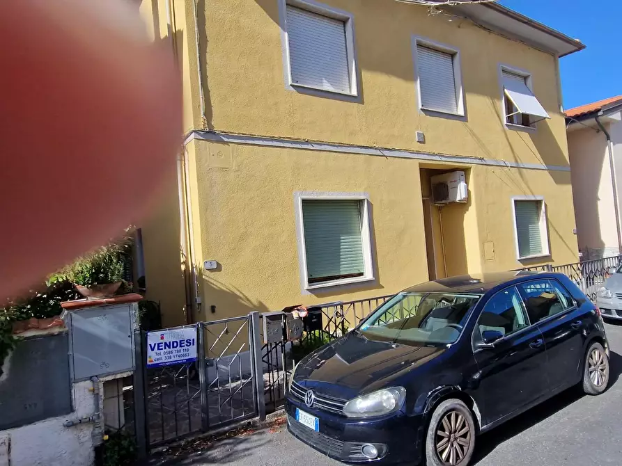 Immagine 2 di Casa trifamiliare in vendita  a Rosignano Marittimo