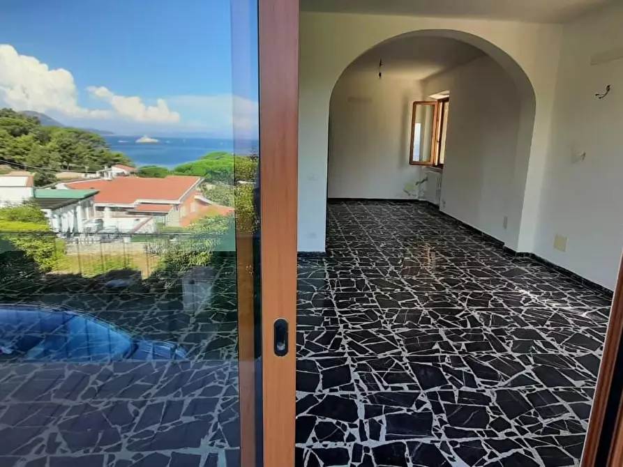 Immagine 17 di Villa in vendita  a Portoferraio