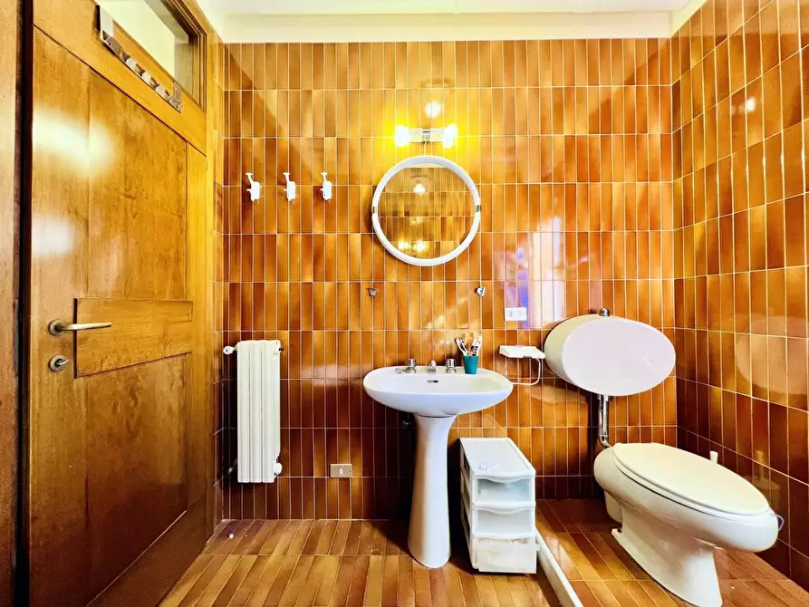 Immagine 10 di Appartamento in vendita  a Camaiore