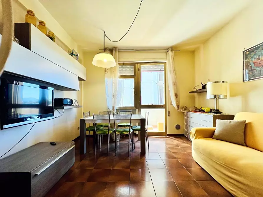 Immagine 2 di Appartamento in vendita  a Camaiore