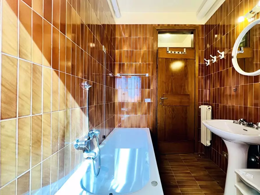 Immagine 11 di Appartamento in vendita  a Camaiore