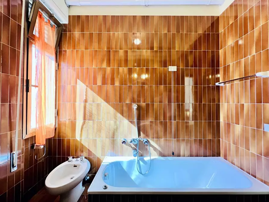 Immagine 12 di Appartamento in vendita  a Camaiore