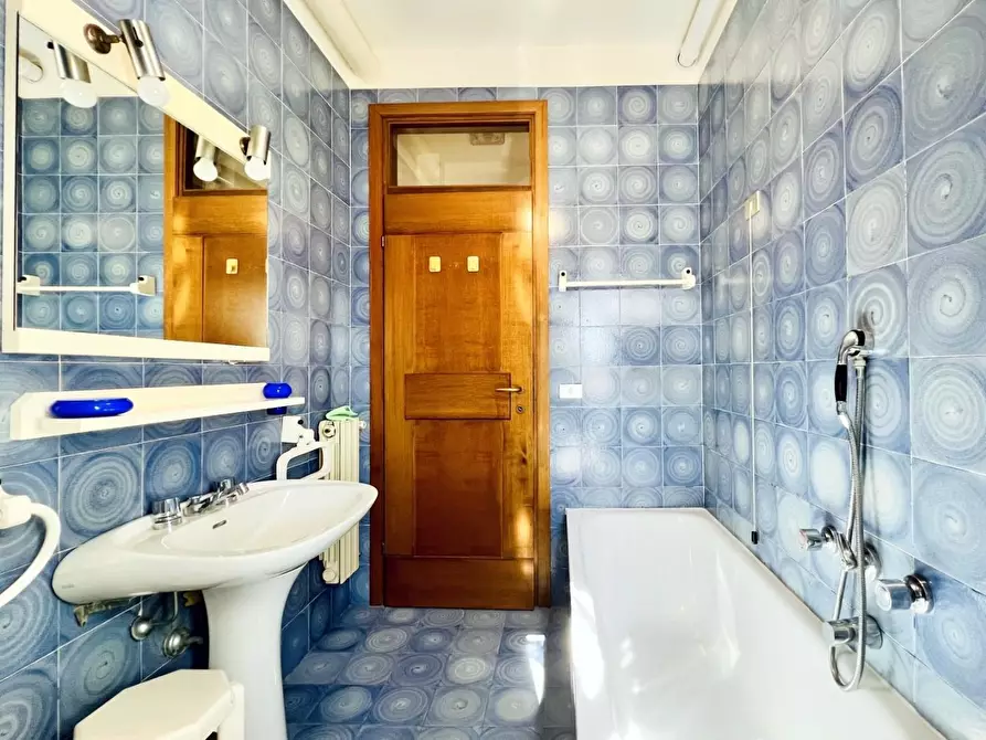 Immagine 37 di Appartamento in vendita  a Camaiore