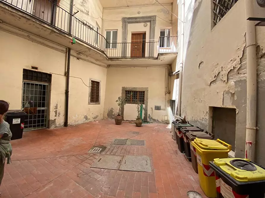 Immagine 3 di Locale commerciale in affitto  a Livorno