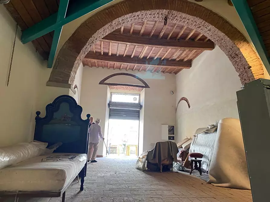 Immagine 9 di Locale commerciale in affitto  a Livorno