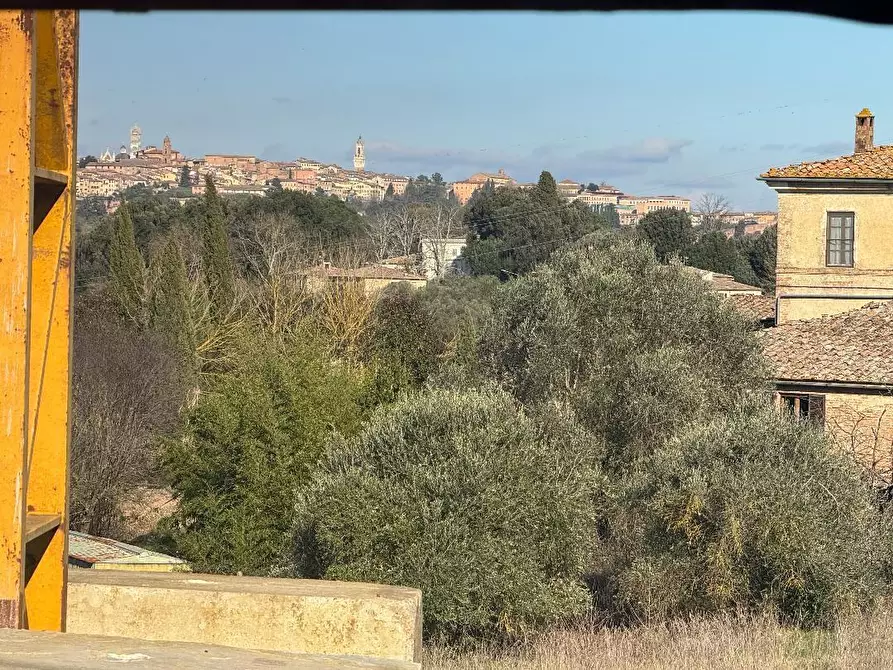 Immagine 1 di Porzione di casa in vendita  a Siena