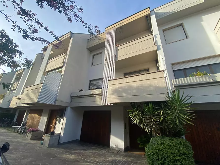 Immagine 36 di Terratetto in vendita  a Pontedera