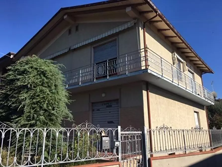 Immagine 1 di Casa indipendente in vendita  a Montignoso