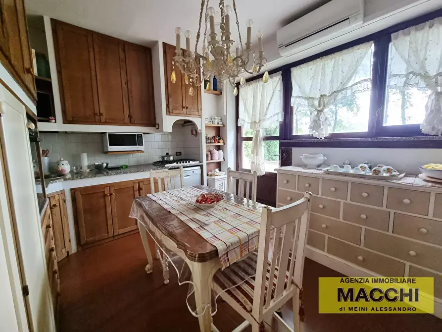 Immagine 11 di Villa in vendita  a Pontedera