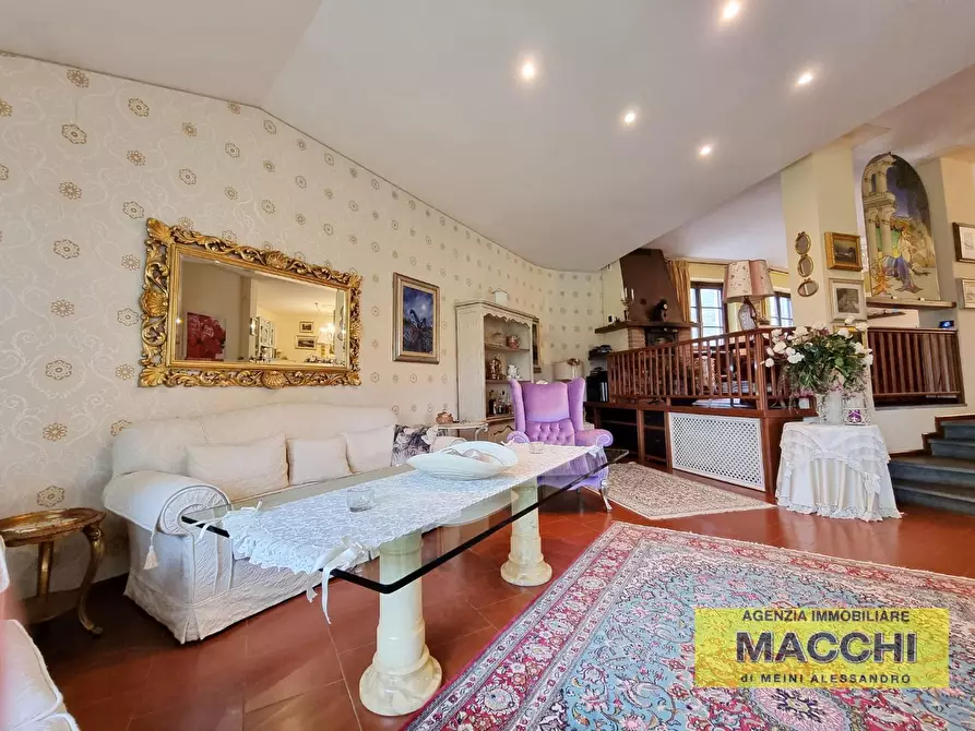 Immagine 2 di Villa in vendita  a Pontedera