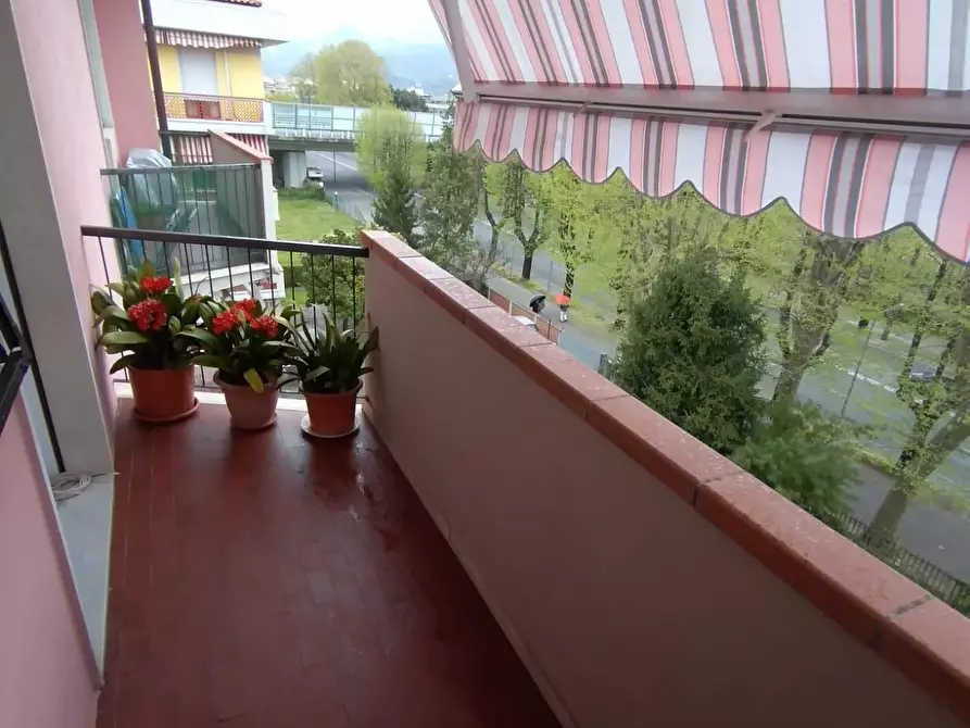 Immagine 2 di Appartamento in vendita  a Carrara