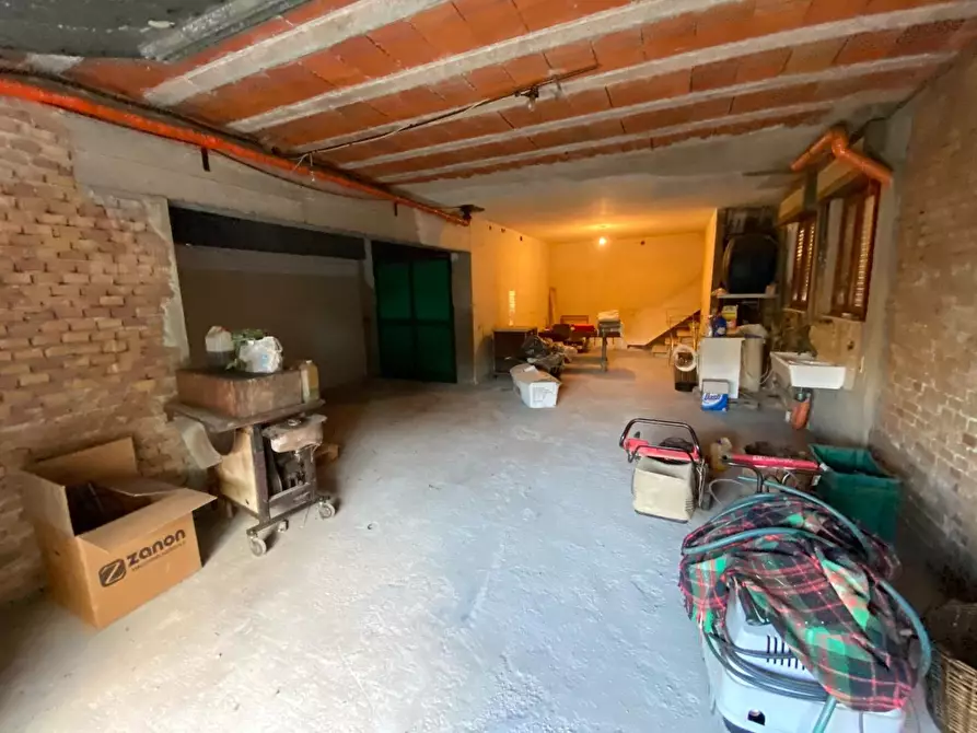 Immagine 18 di Villa in vendita  a Pontedera