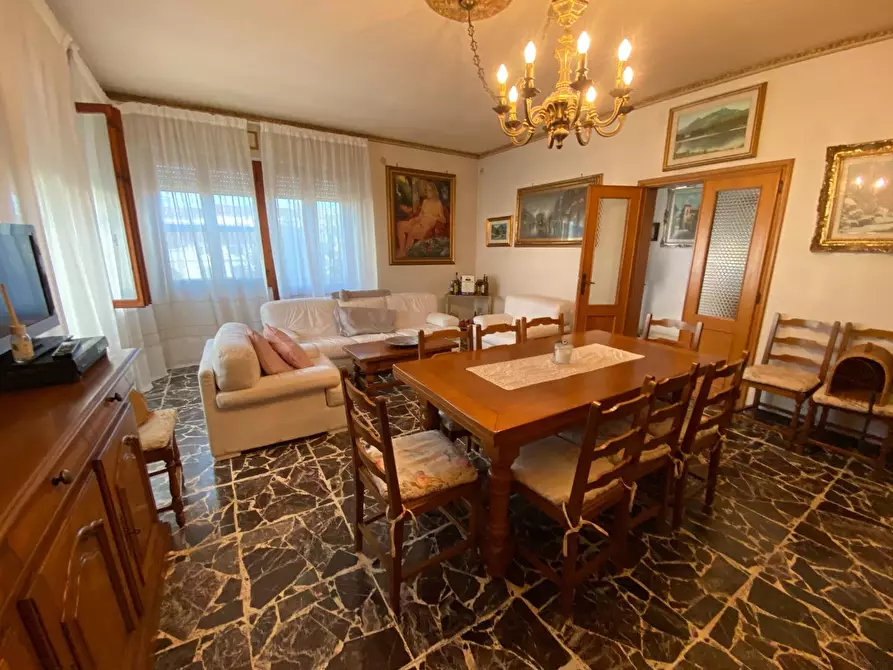 Immagine 5 di Villa in vendita  a Pontedera