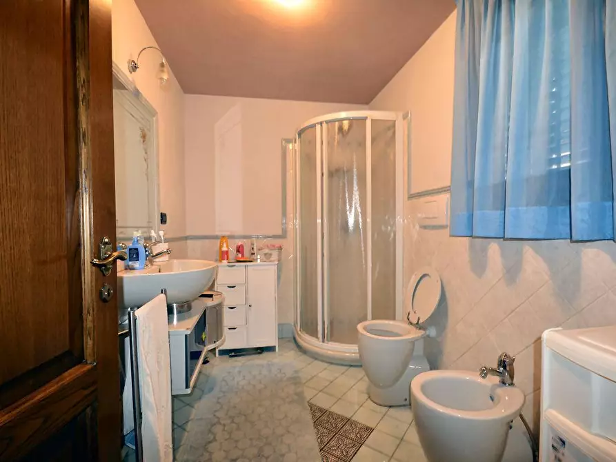 Immagine 21 di Villa in vendita  a Lucca