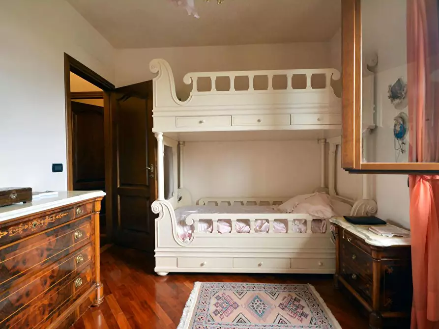 Immagine 14 di Villa in vendita  a Lucca